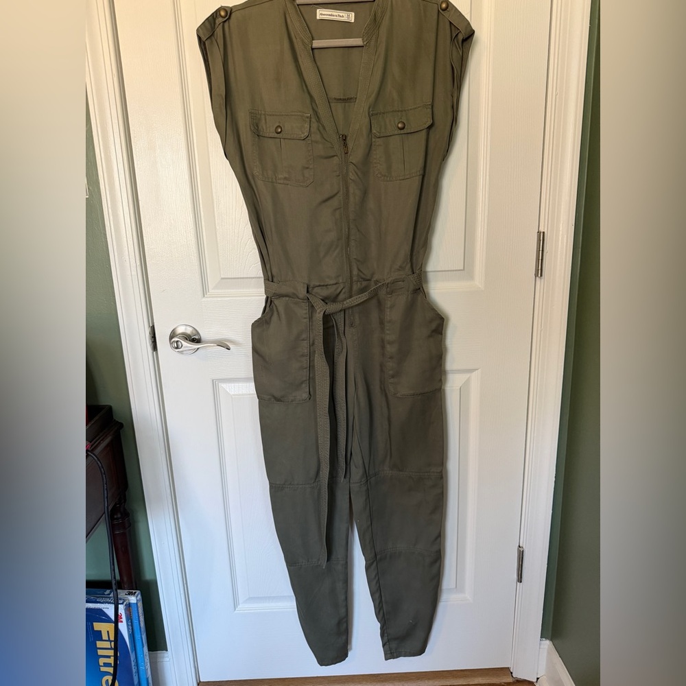Abercrombie & Fitch olive green cap sleeve Jumpsuit